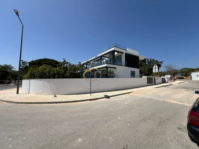 Moradia T4 para Venda em Albufeira e Olhos de Água Foto 7