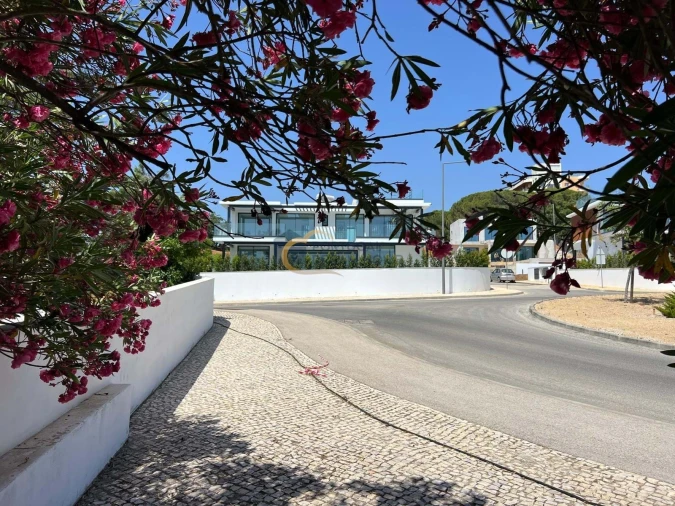 Moradia T4 para Venda em Albufeira e Olhos de Água Foto 2