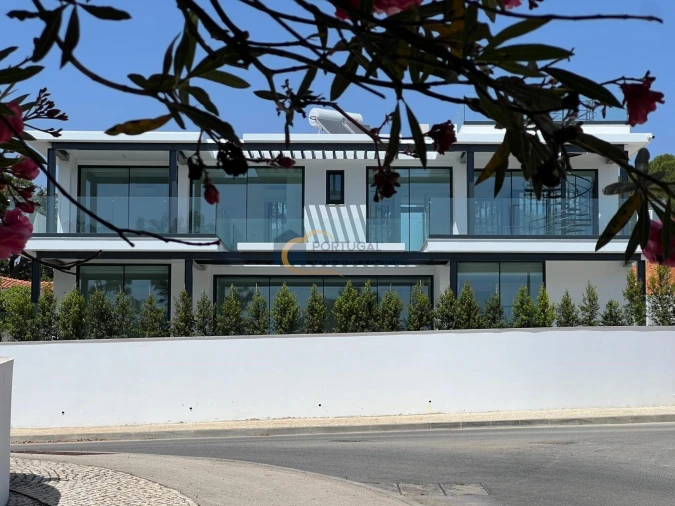 Moradia T4 para Venda em Albufeira e Olhos de Água Foto 5