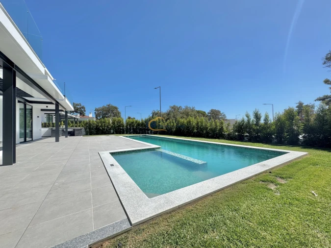Moradia T4 para Venda em Albufeira e Olhos de Água Foto 16