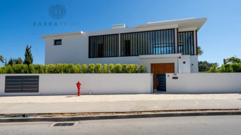 Moradia T4 para Venda em Albufeira e Olhos de Água