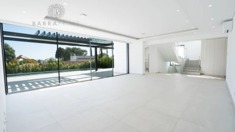Moradia T4 para Venda em Albufeira e Olhos de Água