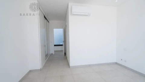 Moradia T4 para Venda em Albufeira e Olhos de Água