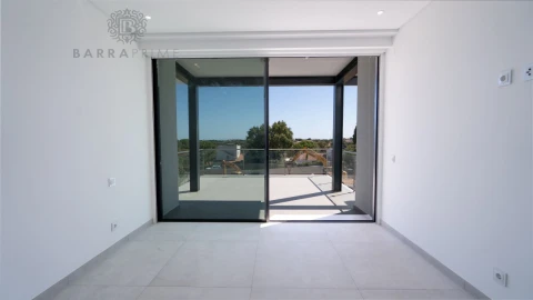 Moradia T4 para Venda em Albufeira e Olhos de Água