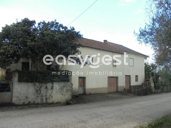 Moradia T3 para Venda em Nossa Senhora do Pranto