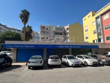 Loja para Venda em Póvoa de Santo Adrião e Olival Basto