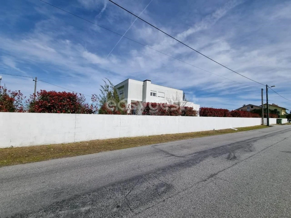 Moradia T4 para Venda em Travanca de Lagos Foto 2