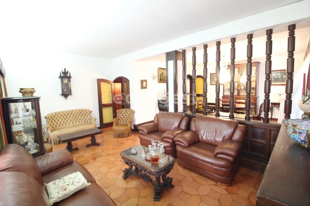 Moradia T5 para Venda em Santo Antonio dos Olivais Foto 6