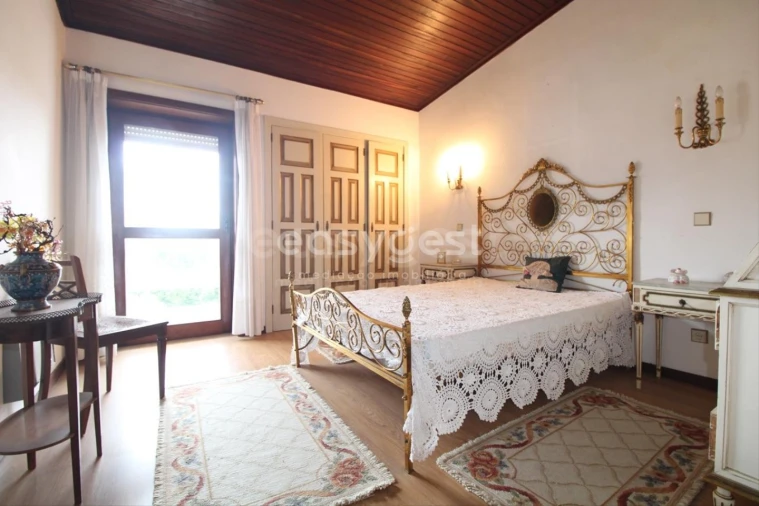 Moradia T5 para Venda em Santo Antonio dos Olivais Foto 3