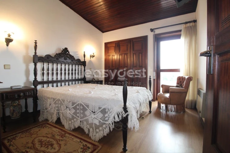 Moradia T5 para Venda em Santo Antonio dos Olivais Foto 5