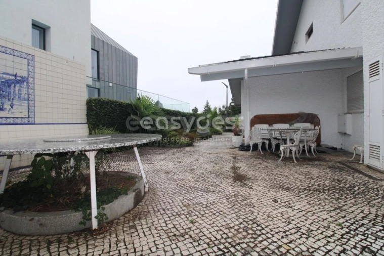 Moradia T5 para Venda em Santo Antonio dos Olivais Foto 13