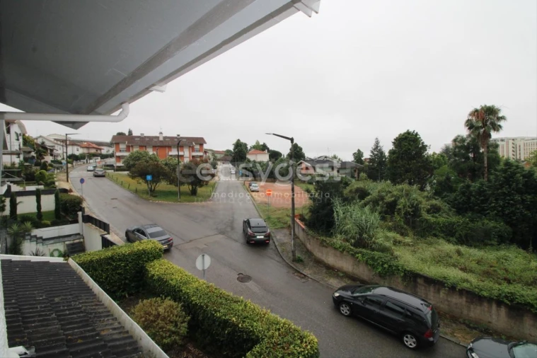 Moradia T5 para Venda em Santo Antonio dos Olivais Foto 14