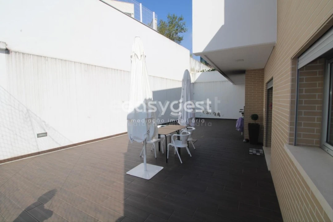 Moradia T5 para Venda em Santo Antonio dos Olivais Foto 7