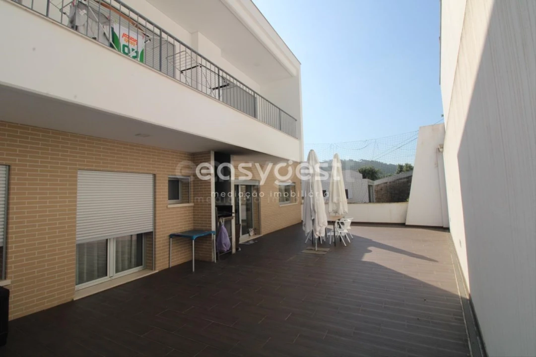 Moradia T5 para Venda em Santo Antonio dos Olivais Foto 12