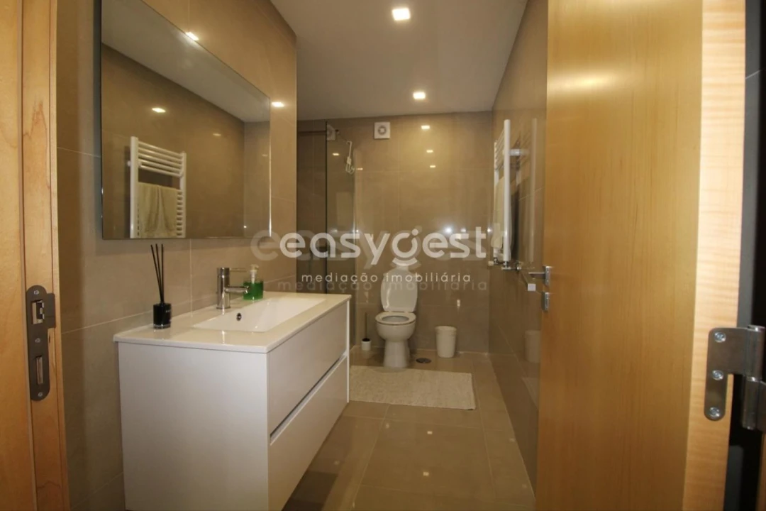 Moradia T5 para Venda em Santo Antonio dos Olivais Foto 18