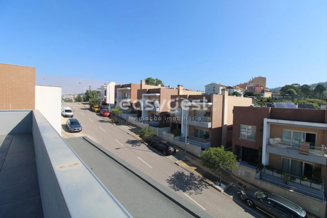 Moradia T5 para Venda em Santo Antonio dos Olivais Foto 19