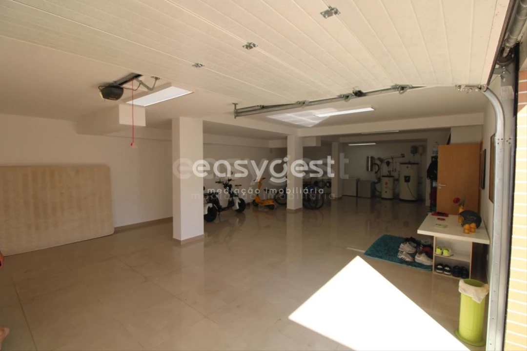 Moradia T5 para Venda em Santo Antonio dos Olivais Foto 20