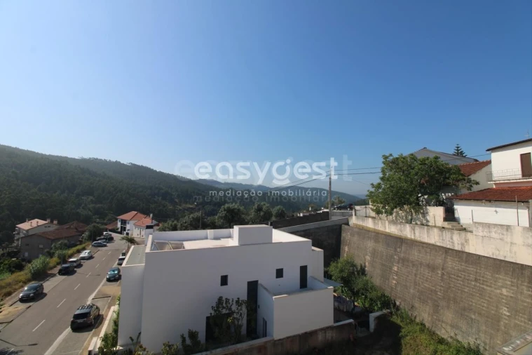 Moradia T5 para Venda em Santo Antonio dos Olivais Foto 14