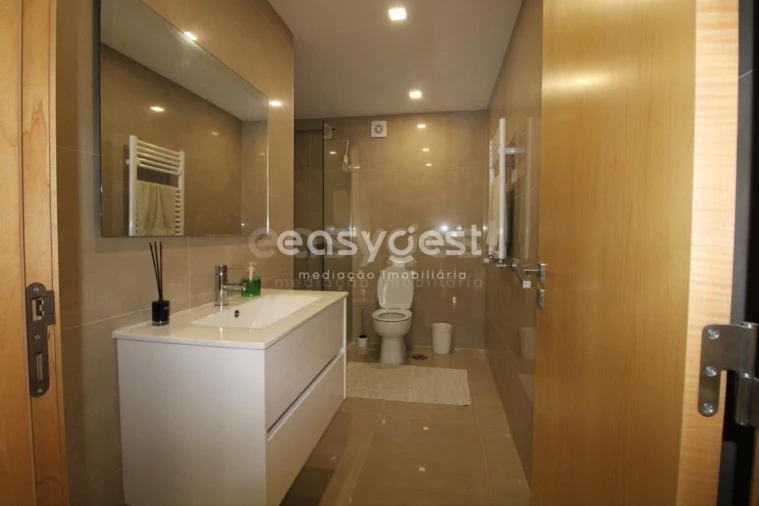 Moradia T5 para Venda em Santo Antonio dos Olivais Foto 18