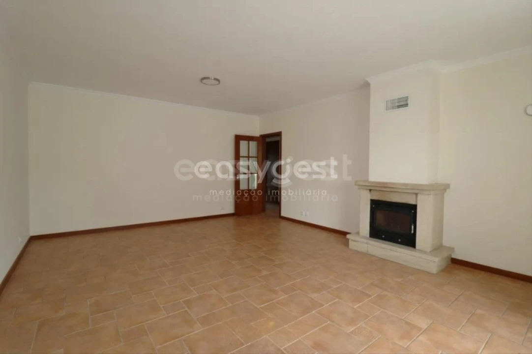 Moradia T3 para Venda em Branca Foto 13