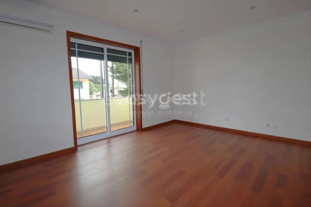 Moradia T3 para Venda em Branca Foto 17