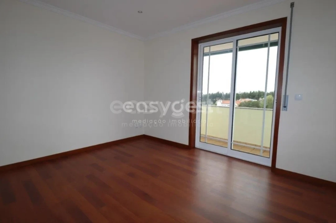 Moradia T3 para Venda em Branca Foto 22