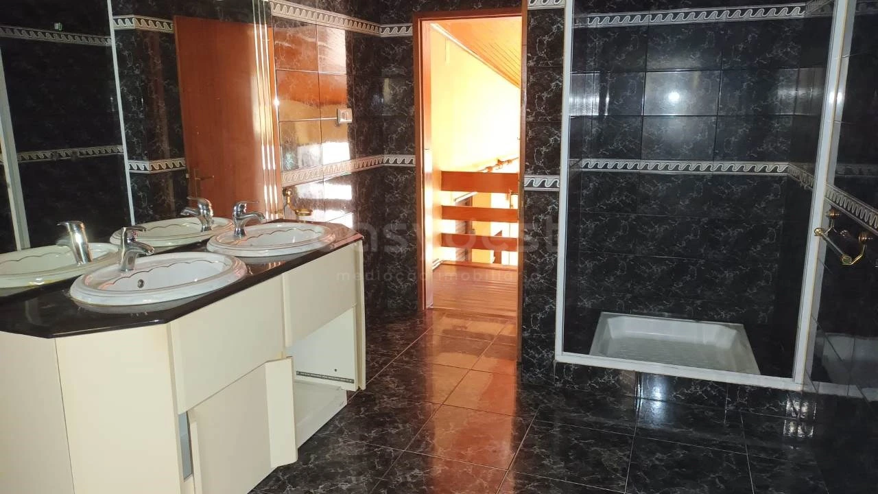 Moradia T3 para Venda em Batalha Foto 17