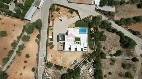 Moradia T4 para Venda em Loule (São Sebastião)