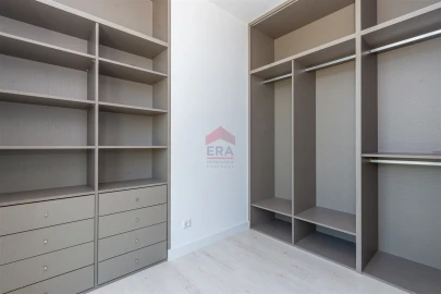 Moradia T4 para Venda em Loule (São Sebastião)