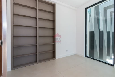 Moradia T4 para Venda em Loule (São Sebastião)