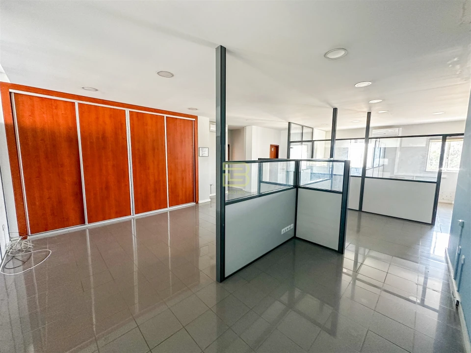 Loja para Arrendamento em Fânzeres e São Pedro da Cova Foto 12