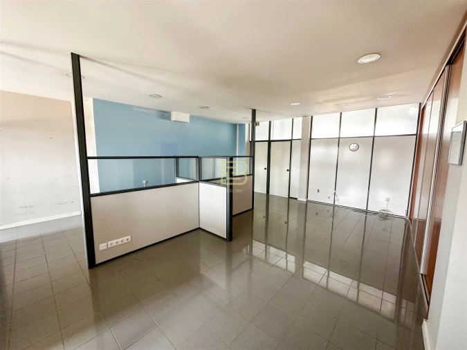 Loja para Arrendamento em Fânzeres e São Pedro da Cova Foto 8