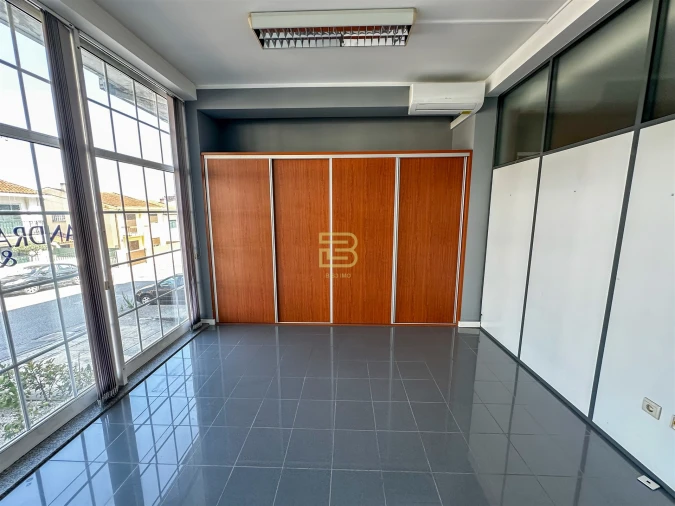 Loja para Arrendamento em Fânzeres e São Pedro da Cova Foto 17