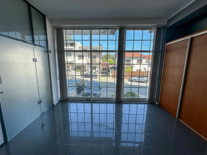 Loja para Arrendamento em Fânzeres e São Pedro da Cova Foto 16