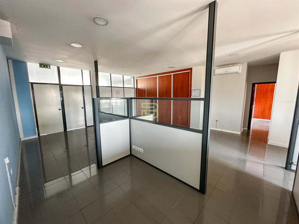 Loja para Arrendamento em Fânzeres e São Pedro da Cova Foto 11