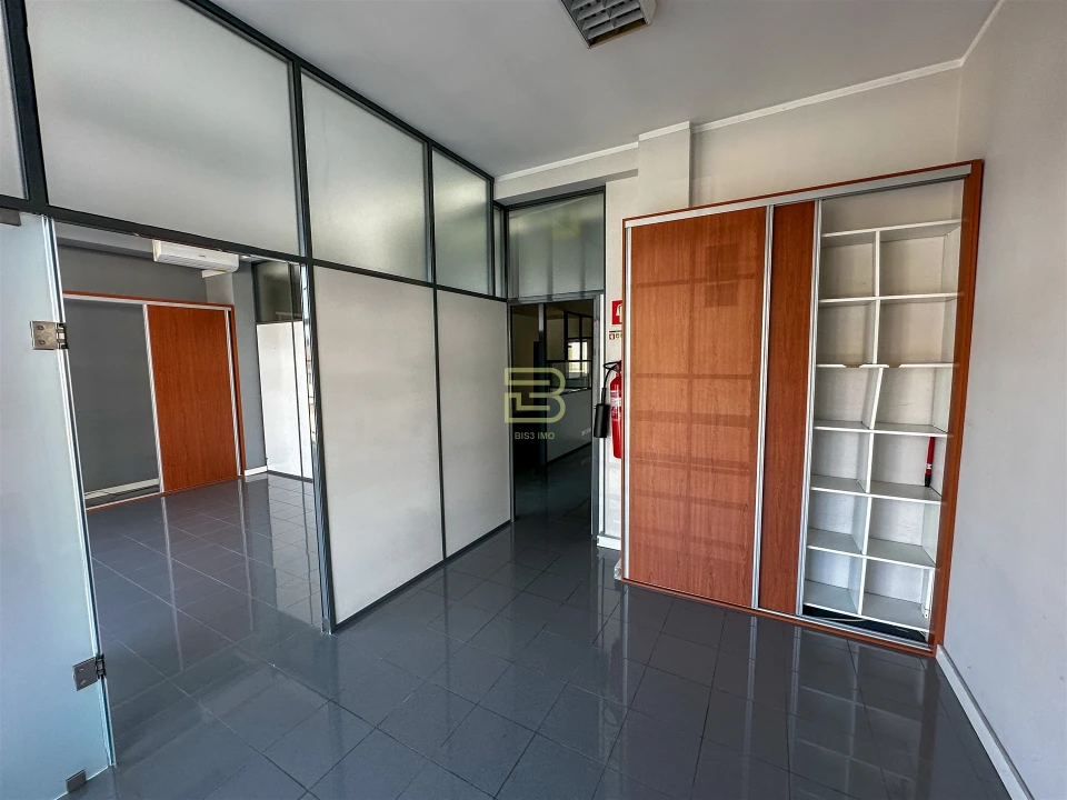 Loja para Arrendamento em Fânzeres e São Pedro da Cova Foto 18