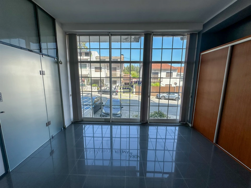 Loja para Arrendamento em Fânzeres e São Pedro da Cova Foto 16