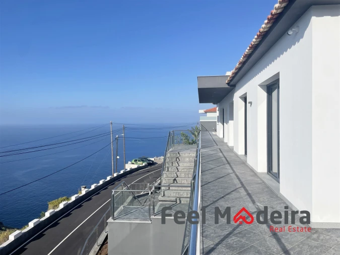 Moradia T3 para Venda em Ribeira Brava Foto 2