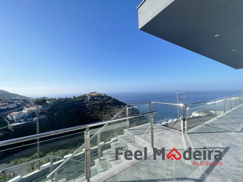 Moradia T3 para Venda em Ribeira Brava Foto 1