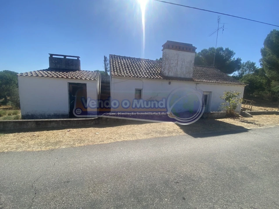 Moradia T2 para Venda em Mora Foto 1