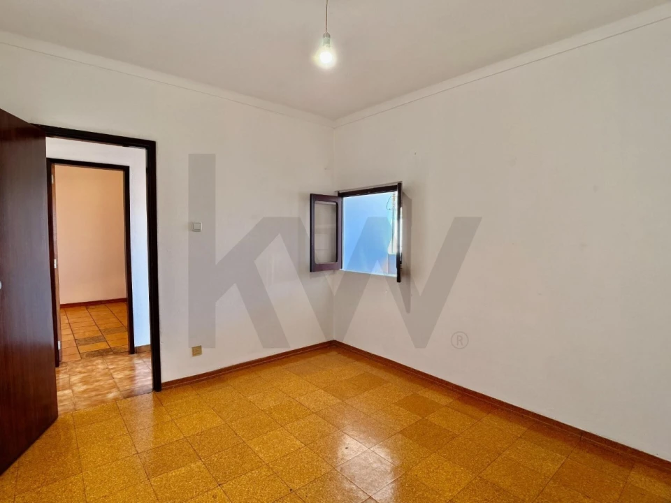 Moradia T4 para Venda em Alvalade Foto 8