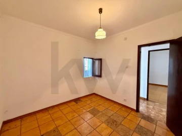 Moradia T4 para Venda em Alvalade