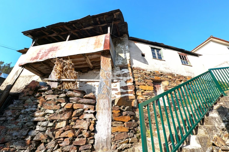 Moradia T1 para Venda em Covelo de Paivó e Janarde Foto 2
