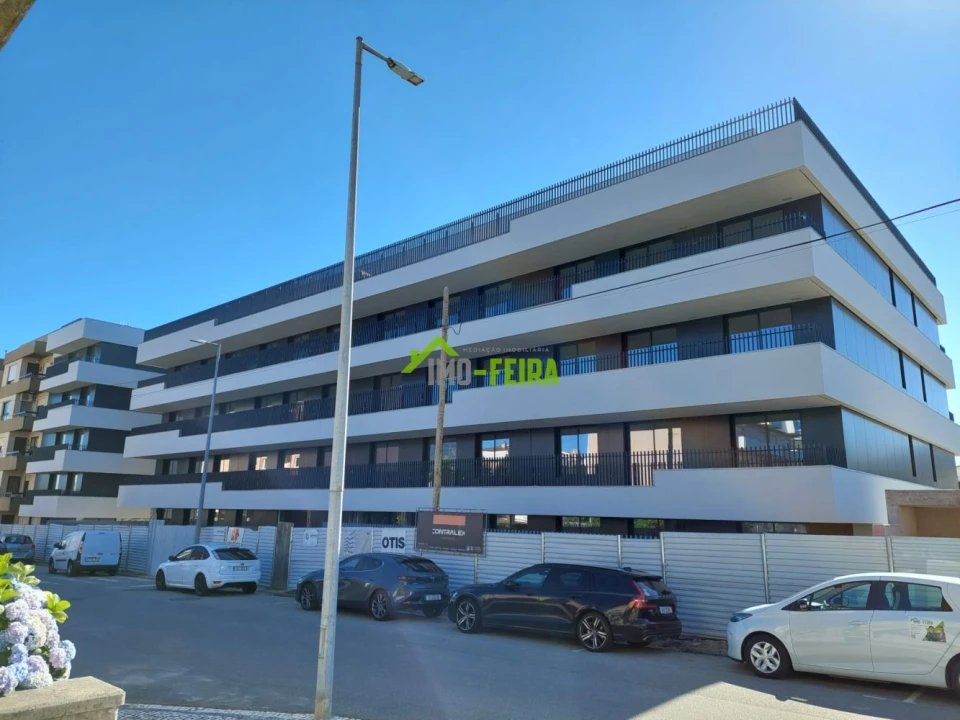 Apartamento T4 para Venda em Santa Maria da Feira, Travanca, Sanfins e Espargo Foto 1