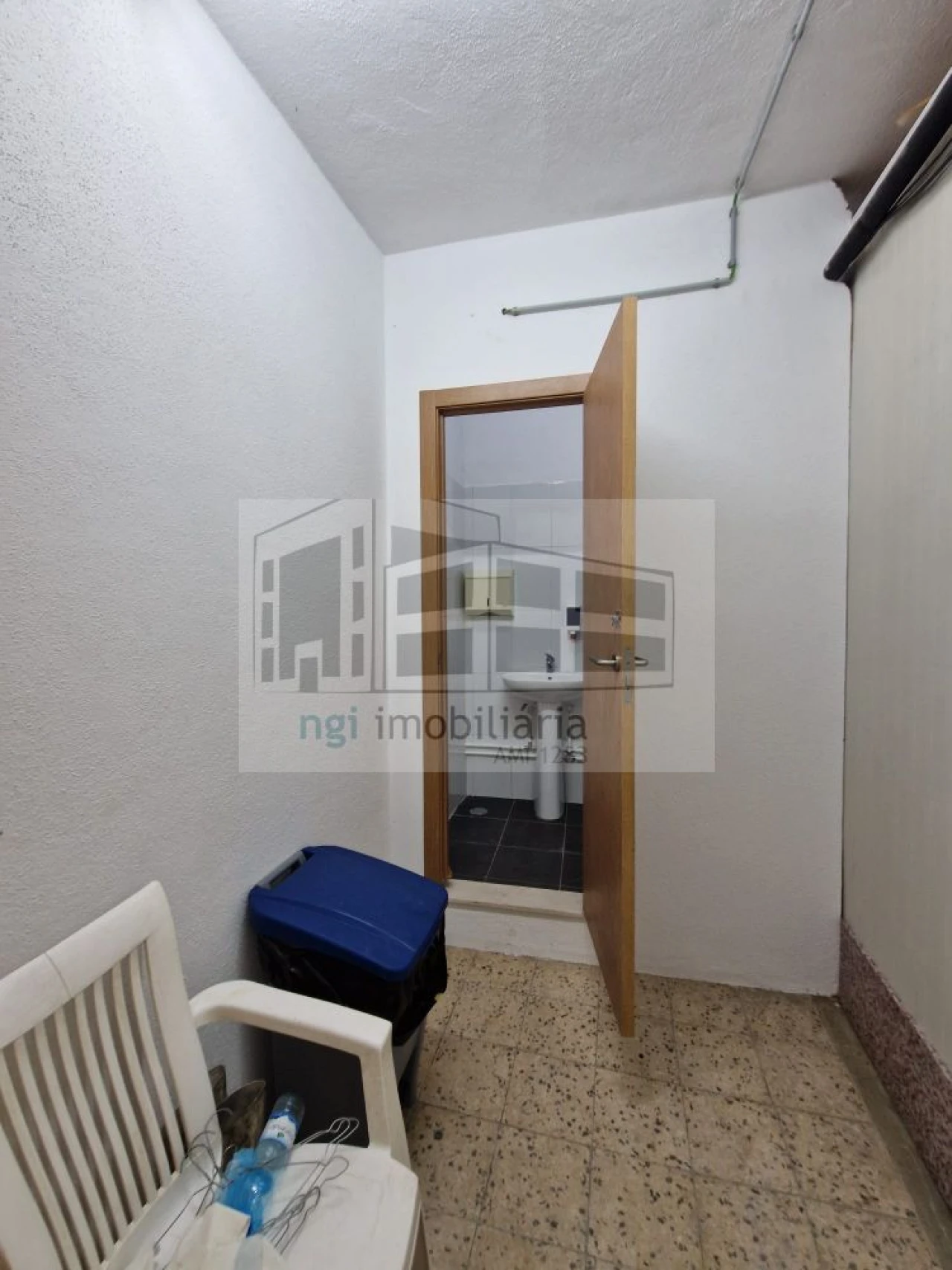 Loja para Arrendamento em Mina de Água Foto 8