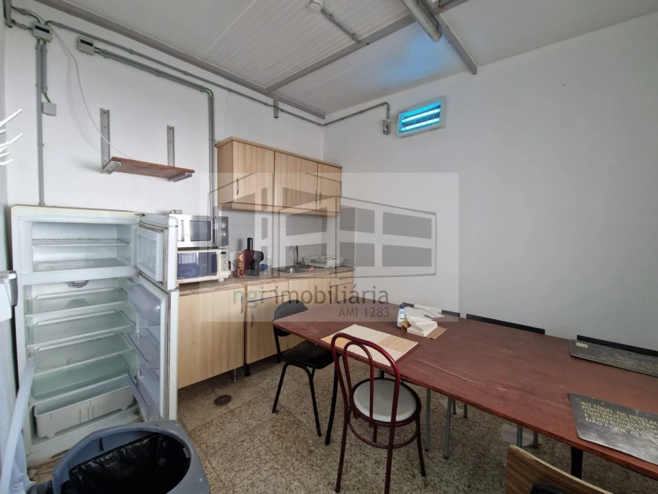 Loja para Arrendamento em Mina de Água Foto 4