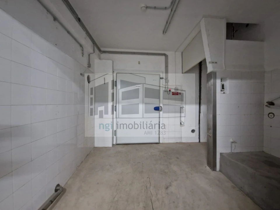 Loja para Arrendamento em Mina de Água Foto 27