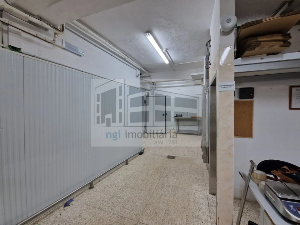 Loja para Arrendamento em Mina de Água Foto 44