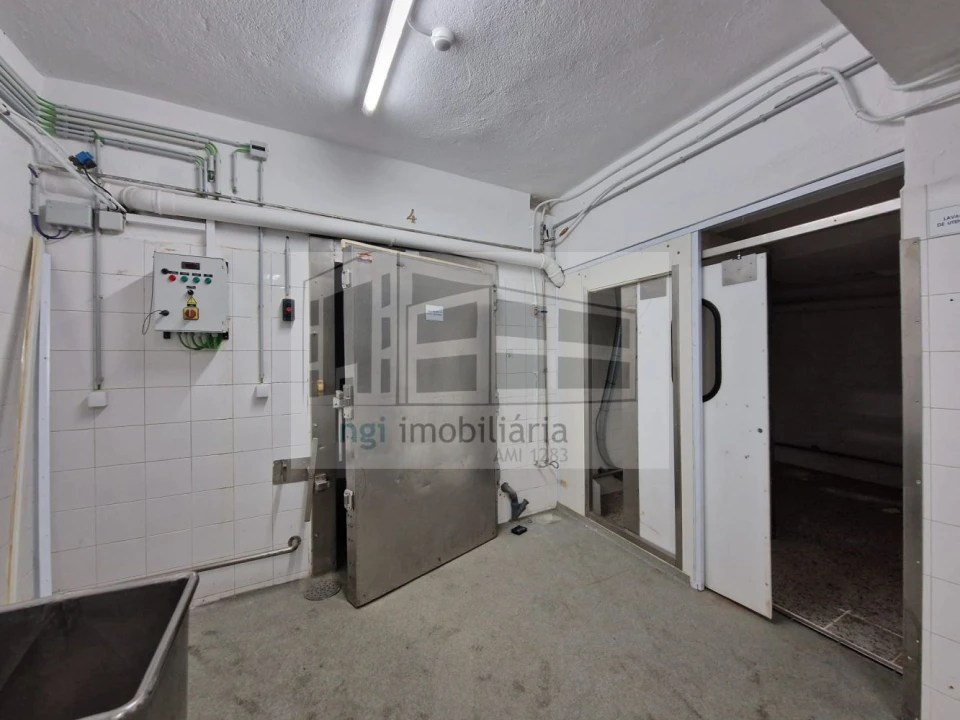 Loja para Arrendamento em Mina de Água Foto 31