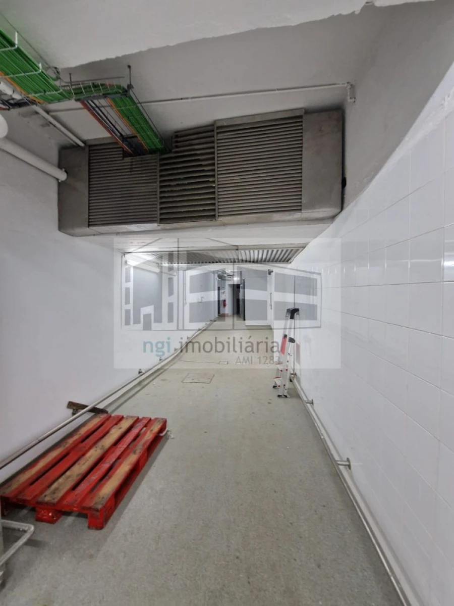 Loja para Arrendamento em Mina de Água Foto 34